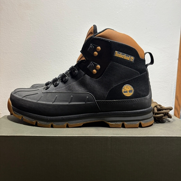 Timberland Men\'s Black and Tan Boots